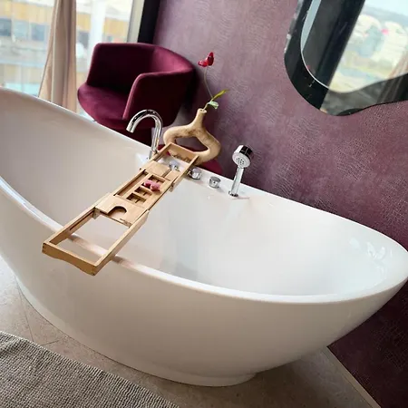 Apartament Sky Tower 25 Piętro Sauna Orchid Sanctuary